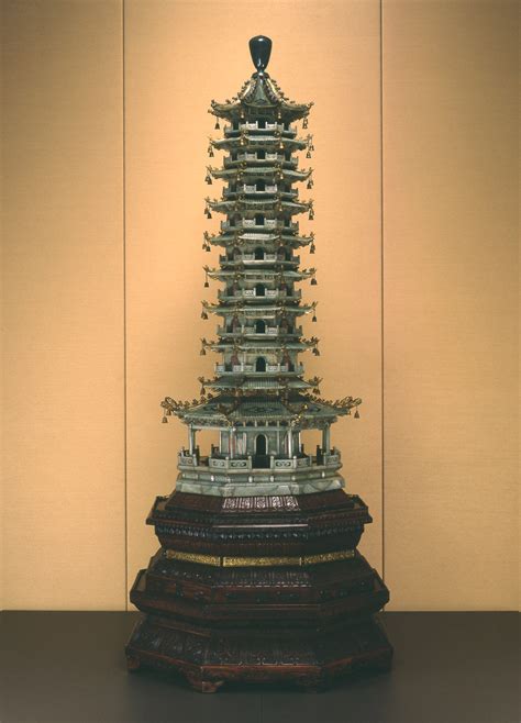 La Pagoda del Tempio di Jialing, una finestra sul passato e un rifugio zen nel caos urbano!