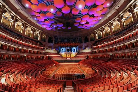 The Royal Albert Hall: Un Edificio Storico di Splendore e Musica Inarrestabile!