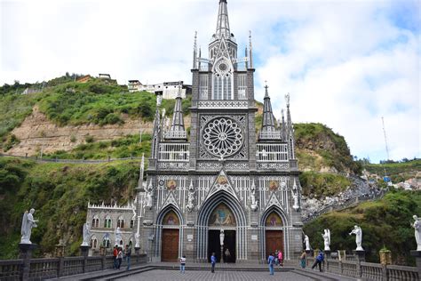 El Santuario de las Lajas: Una Basilica Misteriosa Incastonata Nella Pietra!