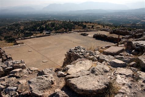  Il Mausoleo di Jing Wang: Un viaggio nell'antica Cina imperiale e misteriosi segreti archeologici!