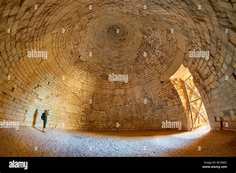 Il Mausoleo di  Jizi: Una Tomba Antica e un Tesoro Archeologico!