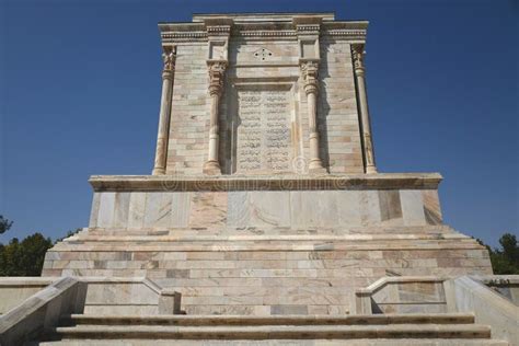 Il Mausoleo di Nader Shah: Un capolavoro monumentale che racconta la storia di un conquistatore!