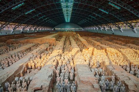 Il Mausoleo di Qin Shi Huang: Una Tomba Imperiale che Ritorna alla Vita!