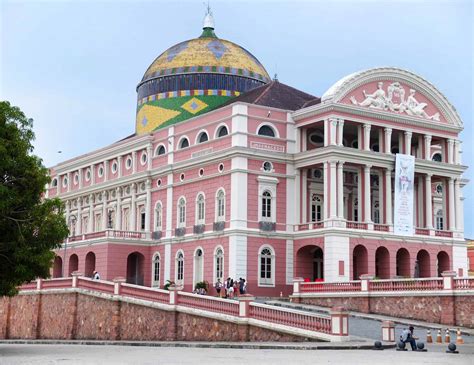 Il Teatro Amazonas: Un Gioiello Architettonico e un Testimone del Passato di Manaus!