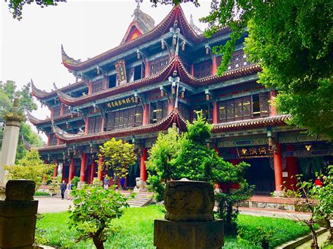 Il Templo di Wenshu, un'oasi di pace nel cuore pulsante di Chengdu!