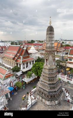 Il Wat Arun: Un tempio scintillante lungo il fiume Chao Phraya!