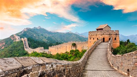 La Grande Muraglia di Qinhuangdao: Un Monumento Storico Immenso e Impressionante!